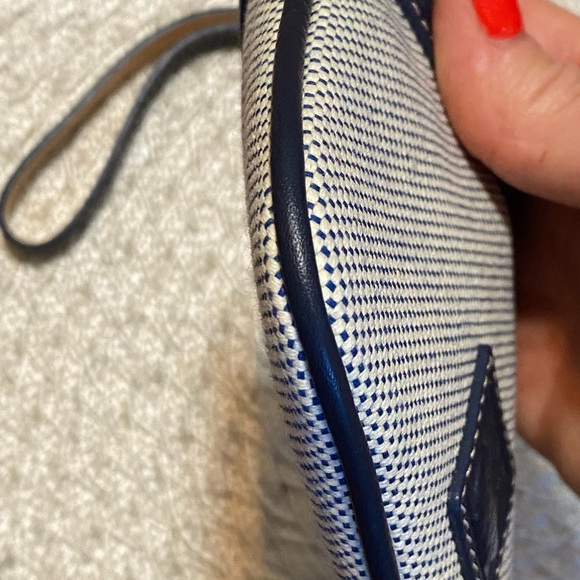 NWOT Dooney & Bourke  wristlet - Picture 7 of 11